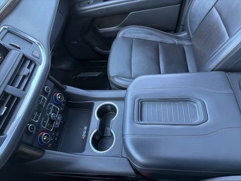 Used 2023 Chevrolet Suburban High Country image 22