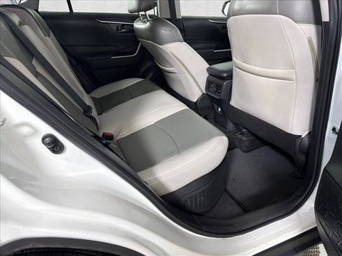 Used 2024 Toyota RAV4 LE AWD/4WD image 15