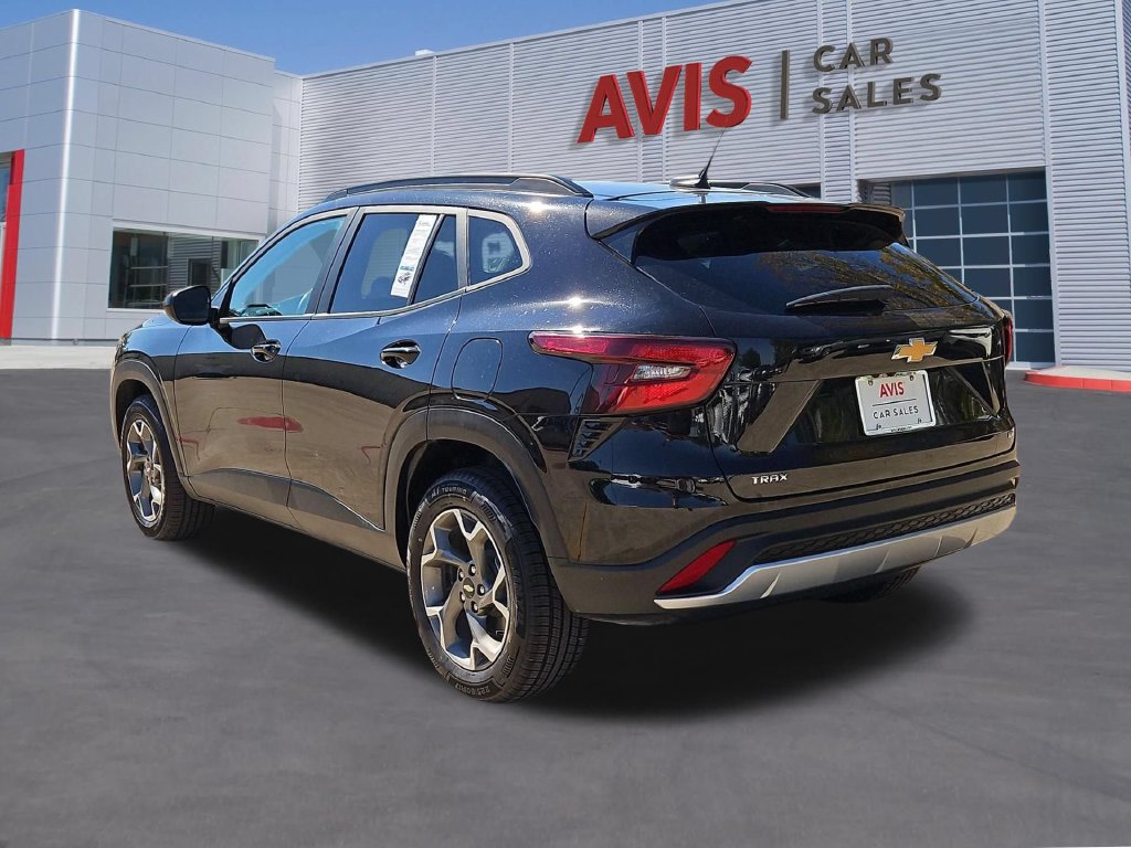 Used 2025 Chevrolet Trax LT w/ LT Convenience Package FWD image 9