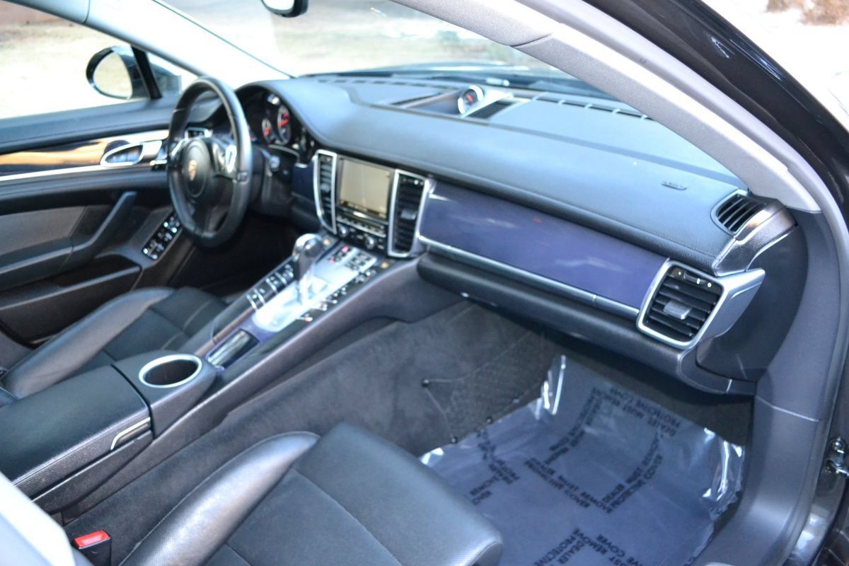 Used 2014 Porsche Panamera 4 w/ Premium Package AWD/4WD image 32