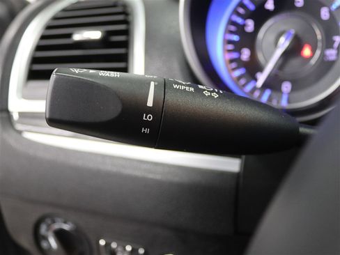 Used 2022 Chrysler 300 Touring image 32