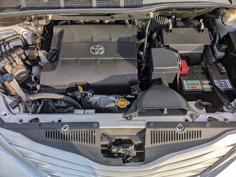 Used 2015 Toyota Sienna LE image 24