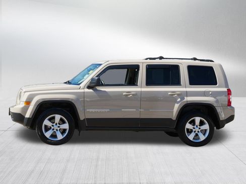 Used 2017 Jeep Patriot Latitude AWD/4WD image 4