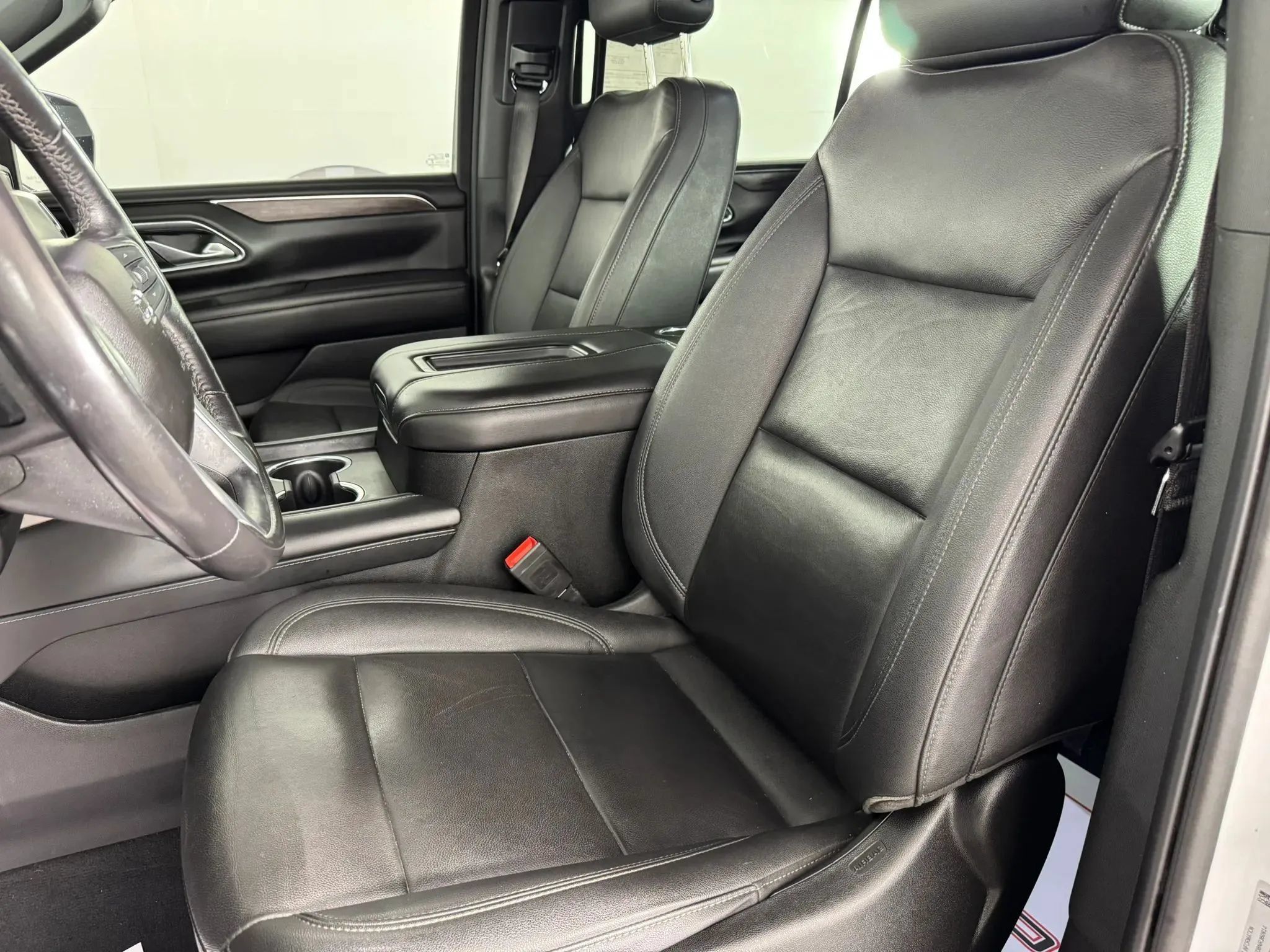 Used 2022 Chevrolet Suburban Z71 w/ Luxury Package AWD/4WD image 32