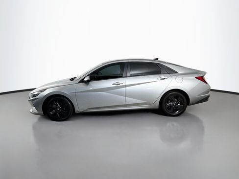 Used 2022 Hyundai Elantra SEL w/ Convenience Package FWD image 6