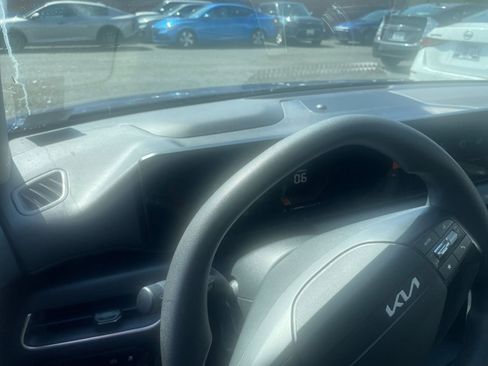 Used 2025 Kia K4 LXS image 35