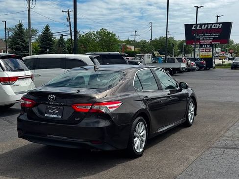 Used 2020 Toyota Camry LE FWD image 5