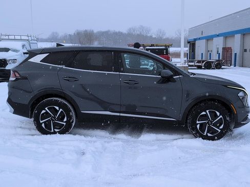 Used 2023 Kia Sportage LX image 9