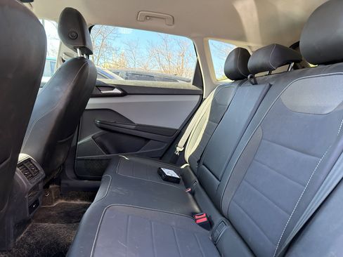 Used 2023 Volkswagen Taos SE w/ Black Wheel Package image 13