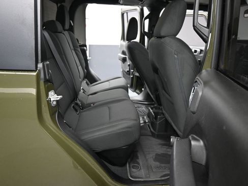 Used 2023 Jeep Gladiator Sport image 23