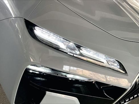 Used 2024 BMW 740i w/ Executive Package image 28