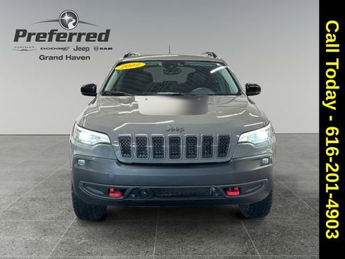 Used 2022 Jeep Cherokee Trailhawk image 11