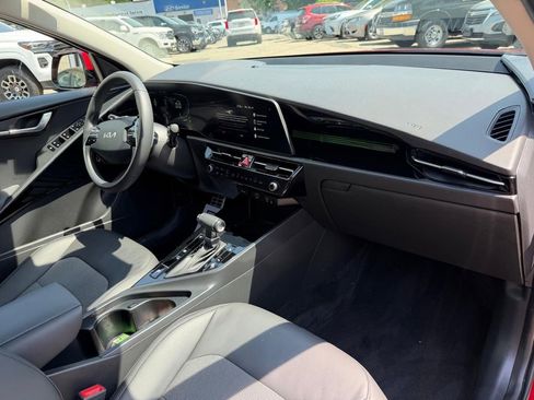 Used 2023 Kia Niro EX Touring FWD image 16