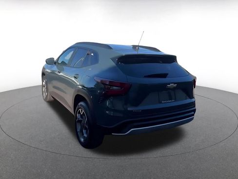 Used 2025 Chevrolet Trax LT w/ LT Convenience Package image 4