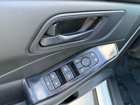 Used 2024 Nissan Rogue S FWD image 15