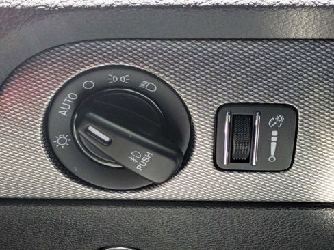 Used 2020 Dodge Durango R/T w/ Technology Group RWD image 27
