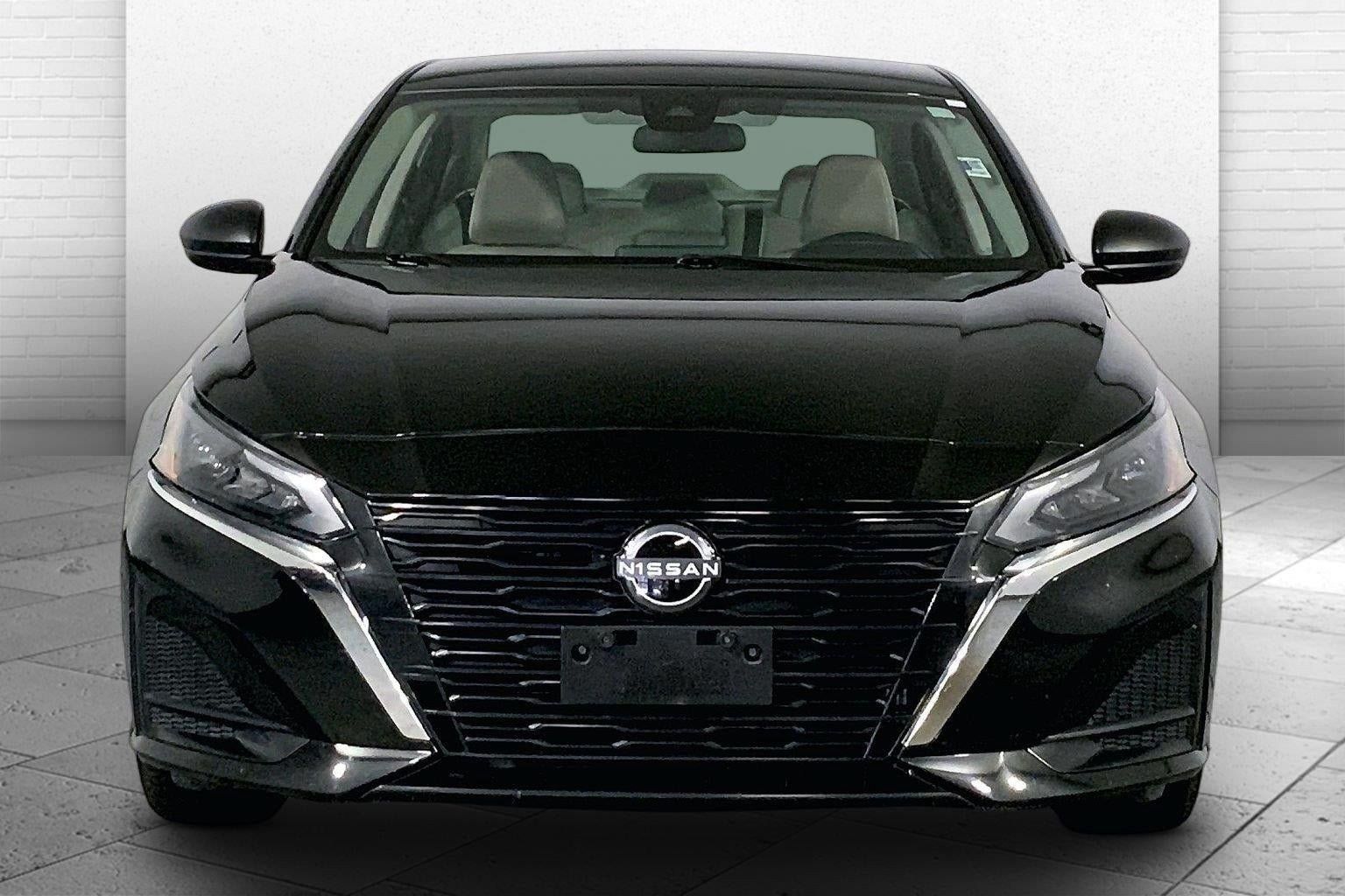 Used 2025 Nissan Altima 2.5 SV FWD image 2
