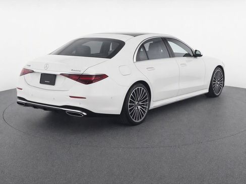 Used 2023 Mercedes-Benz S 580 4MATIC Sedan image 3
