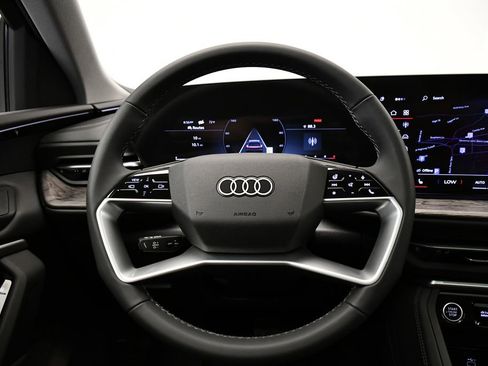 Used 2025 Audi Q5 Premium w/ Convenience Package image 21