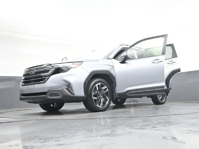 Used 2025 Subaru Forester Limited AWD/4WD image 44