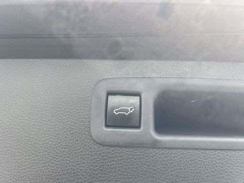 Used 2023 Toyota Highlander XLE image 10