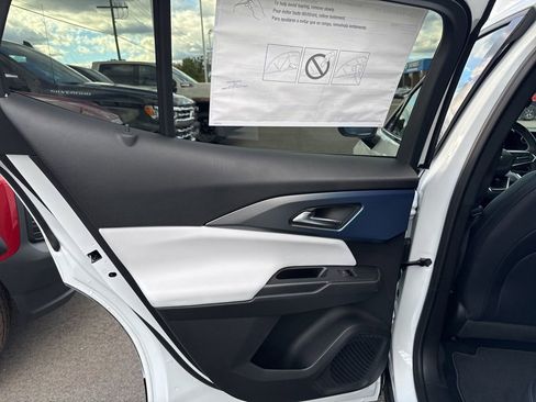 New 2026 Chevrolet Equinox EV LT image 28