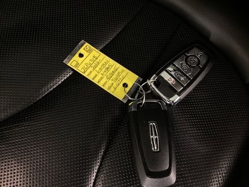 Used 2022 Lincoln Nautilus Reserve image 36