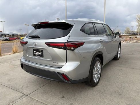 Used 2024 Toyota Highlander Limited AWD/4WD image 5
