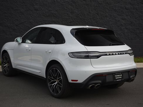 Certified 2022 Porsche Macan S AWD/4WD image 3
