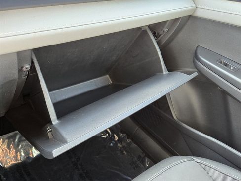 Certified 2024 Volkswagen Taos SE image 24