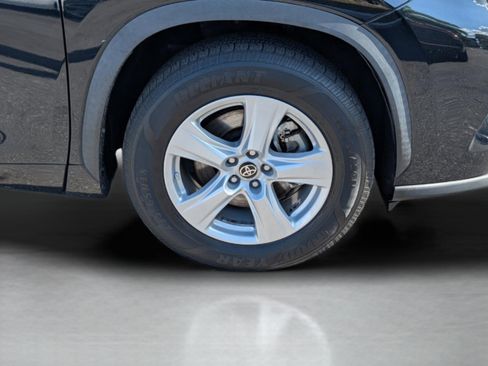 Used 2021 Toyota Highlander LE image 37