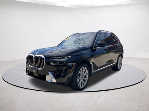 Used 2023 BMW X7 xDrive40i w/ Parking Assistance Package image 3