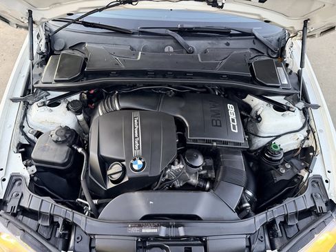 Used 2011 BMW 135i Convertible image 29