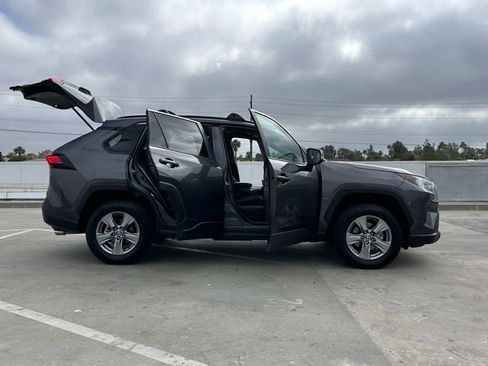Used 2022 Toyota RAV4 LE w/ Carpet Mat Package (TMS) AWD/4WD image 30