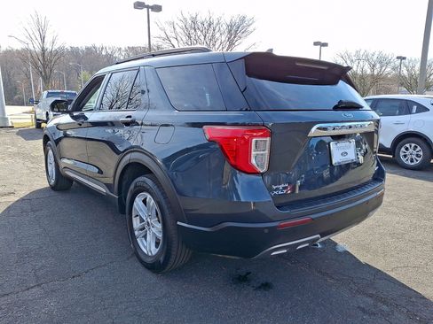 Used 2022 Ford Explorer XLT w/ Equipment Group 202A image 4