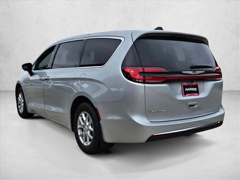 New 2026 Chrysler Pacifica Select FWD image 9