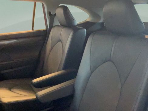 Certified 2024 Toyota Highlander Platinum AWD/4WD image 28