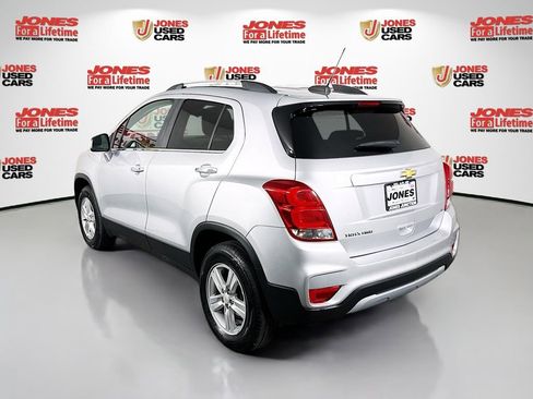 Used 2020 Chevrolet Trax LT w/ LT Convenience Package image 2