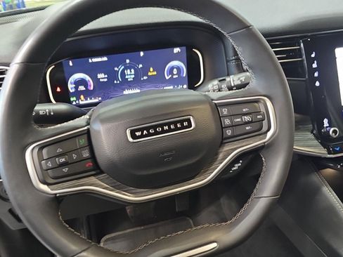 Used 2023 Jeep Wagoneer L Series II image 10