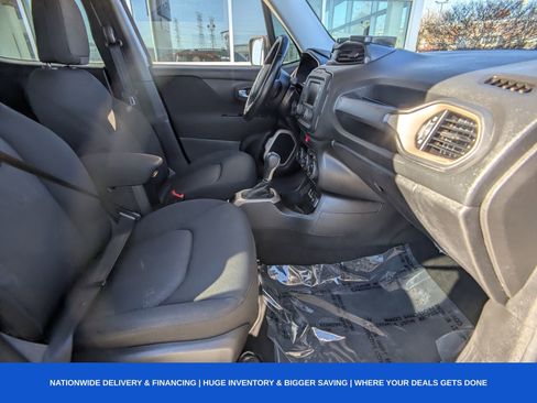 Used 2017 Jeep Renegade Latitude w/ Safety & Security Group image 17