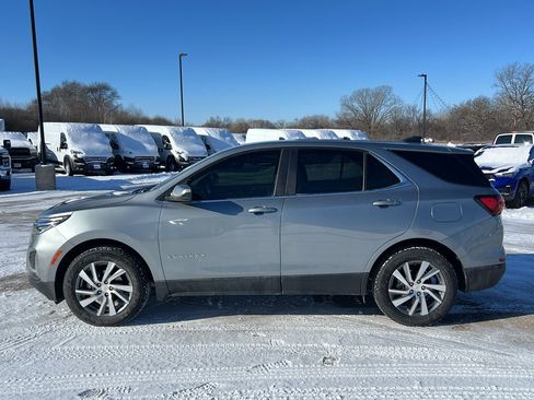 Used 2024 Chevrolet Equinox LT image 2