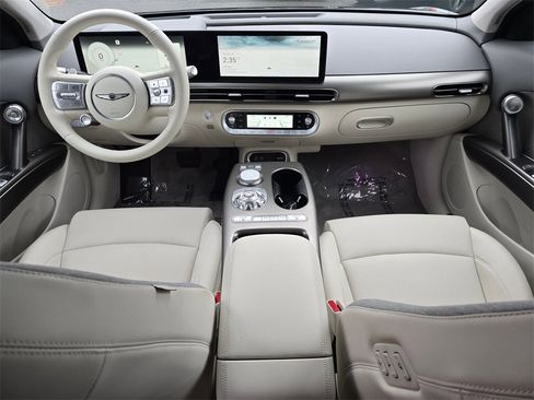 Used 2024 Genesis GV60 RWD image 21