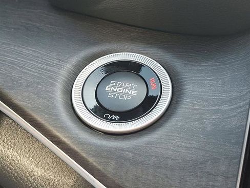 New 2025 Jeep Grand Cherokee Limited w/ Black Appearance Package image 16