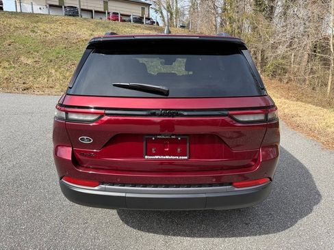 New 2026 Jeep Grand Cherokee Altitude AWD/4WD image 8