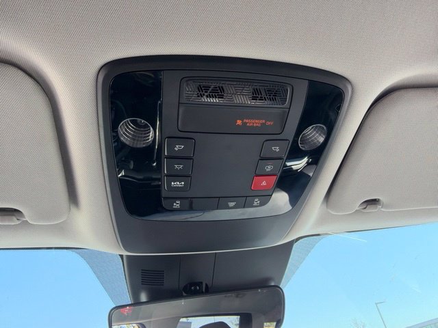 Certified 2026 Kia Carnival FWD image 32