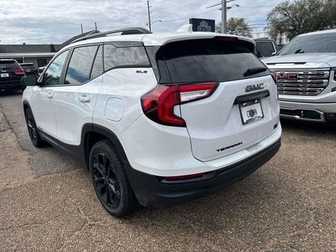 Used 2022 GMC Terrain SLE w/ Elevation Edition image 9