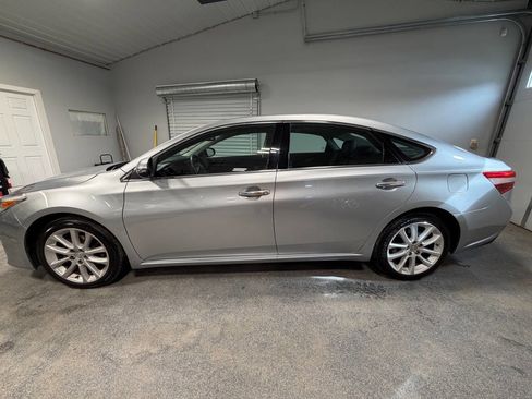 Used 2015 Toyota Avalon Limited image 2