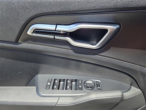New 2026 Kia Sportage LX image 16