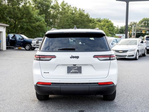 Used 2024 Jeep Grand Cherokee L Laredo image 9