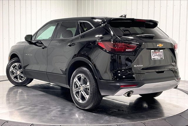 Used 2025 Chevrolet Blazer LT FWD image 12